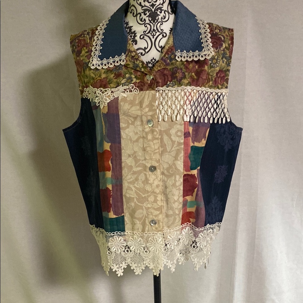 Vintage Patchwork Sleeveless Button up Vests/Top with Lace Trim XL Made in Texas